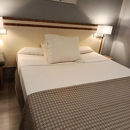 Hotel Azur Paris