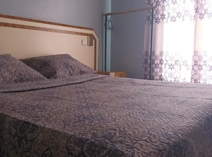 Azur فندق باريس